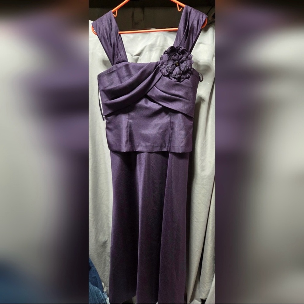 Elegant Purple Sleeveless Evening Gown
